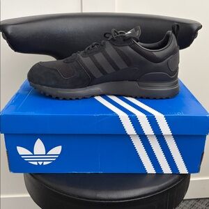 NWT Adidas Men's ZX 700 HD Black on Black Lace Up Sneakers with Box
